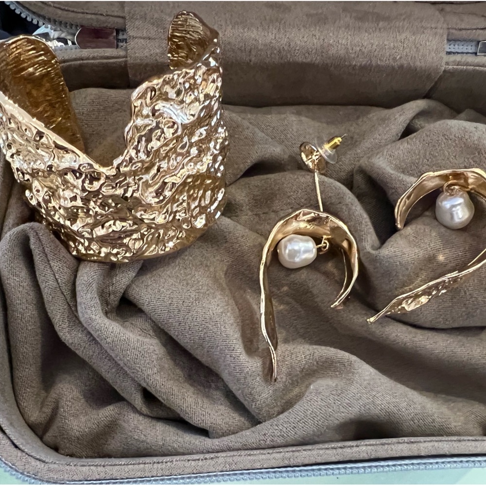 - Gold cuff and matching earrings set New FREE bond travel spray with set
